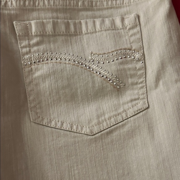 Gloria Vanderbilt Women's Beige Straight Leg Jeans - Picture 3 of 3